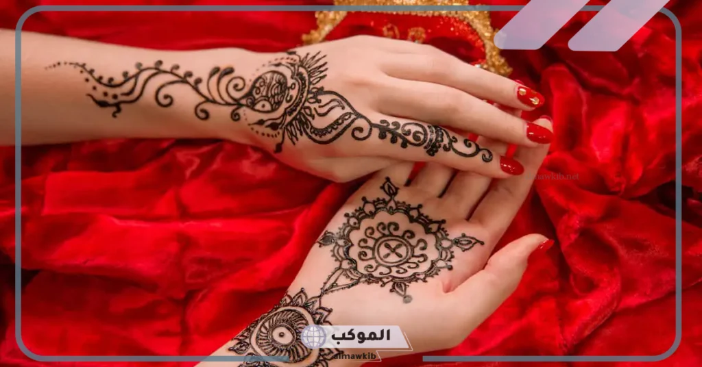 تفسير حلم الحناء في المنام على اليد والقدم لابن سيرين للمرأة 6 تفسير حلم الحناء في يد شخص آخر