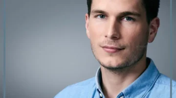 حلمت بشخص غريب