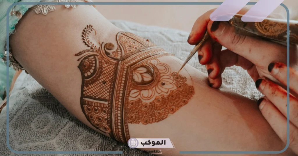 تفسير حلم الحناء في المنام على اليد والقدم لابن سيرين للمرأة 5 تفسير حلم الحناء في القدمين