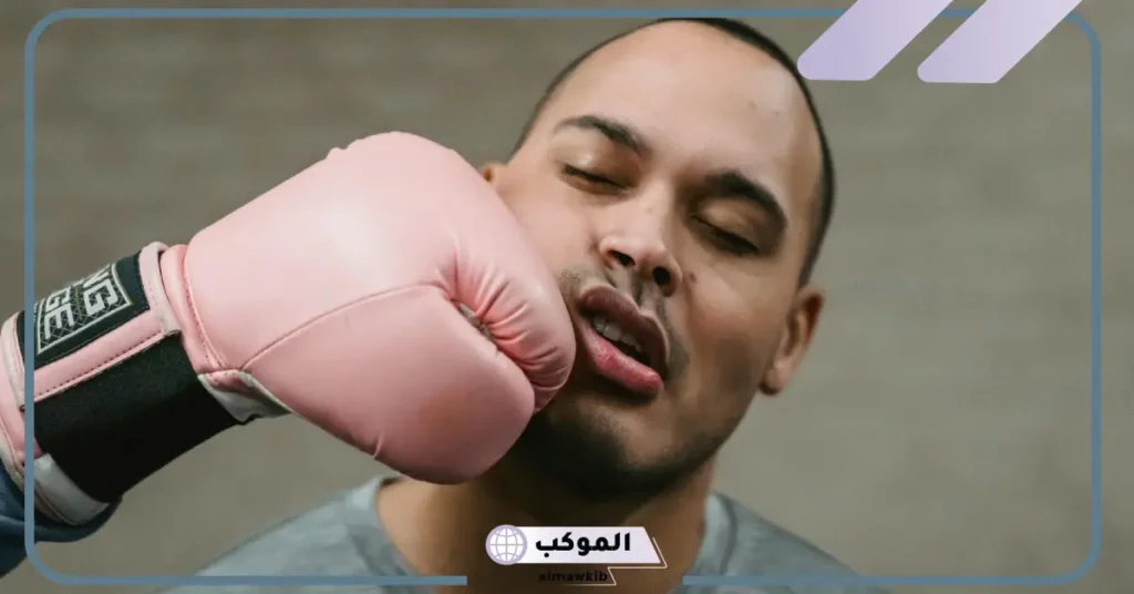تفسير حلم ضرب شخص أعرفه للعزباء