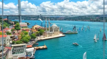 مدن تقع بين قارتين