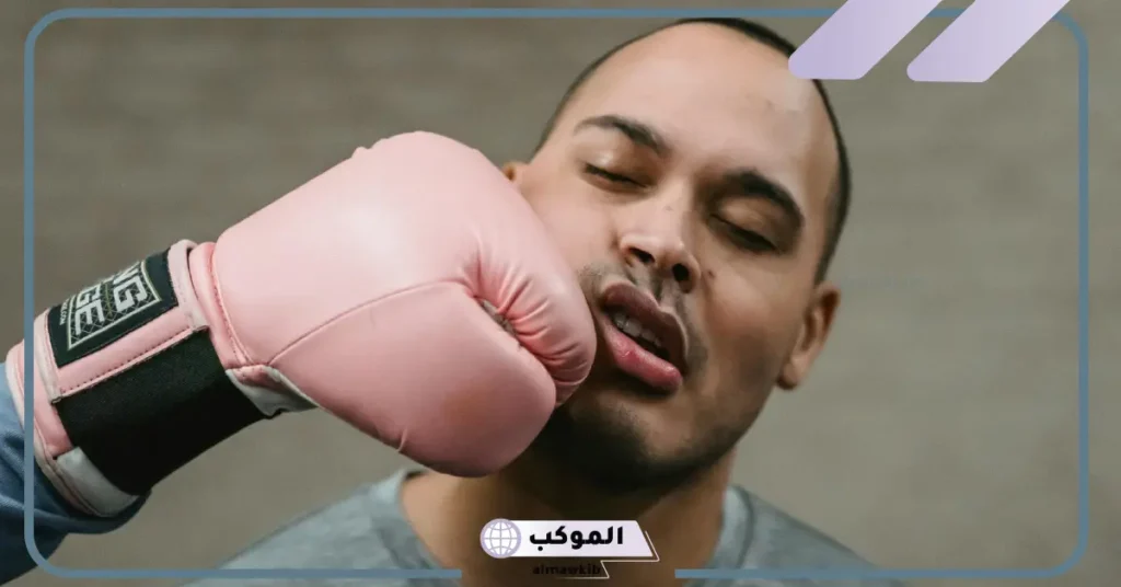 تفسير حلم ضرب شخص أعرفه للعزباء