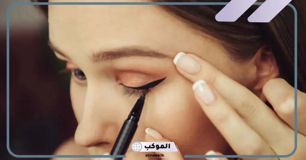 تفسير حلم الكحل في المنام للعزباء والمتزوجة لابن سيرين 6 تفسير حلم تكحيل العين بالكحل الأسود للعزباء