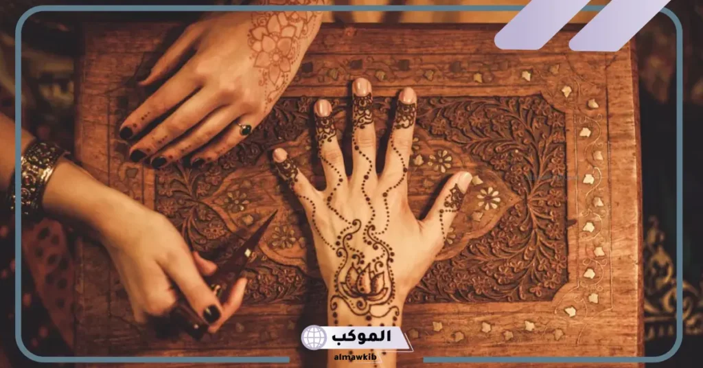 نقش الحناء في المنام للعزباء