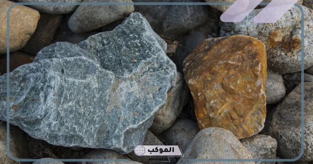 ما الفرق بين المعادن والصخور 