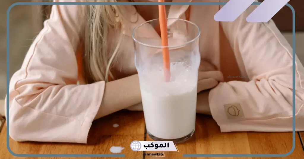 تفسير شرب الحليب في المنام للعزباء والحامل لابن سيرين 6 شرب الحليب في المنام للمرأة المطلقة