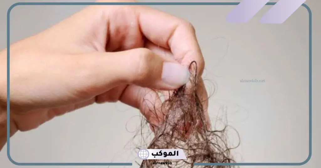 ما معنى تساقط الشعر في المنام للعزباء؟