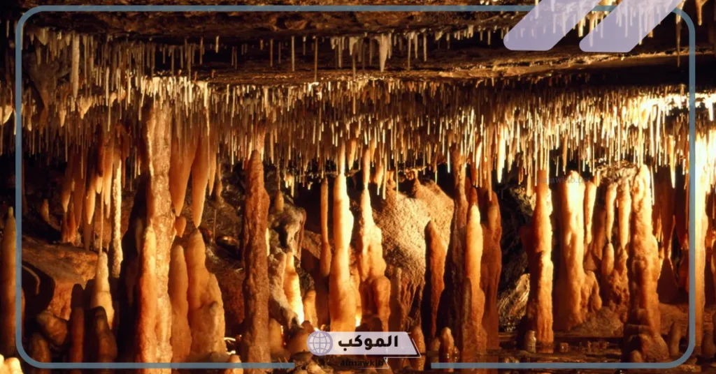 تتشكل معظم الكهوف الجوفيه بفعل الماء على الصخور 6 ما هي الصخور الرسوبية الجيرية