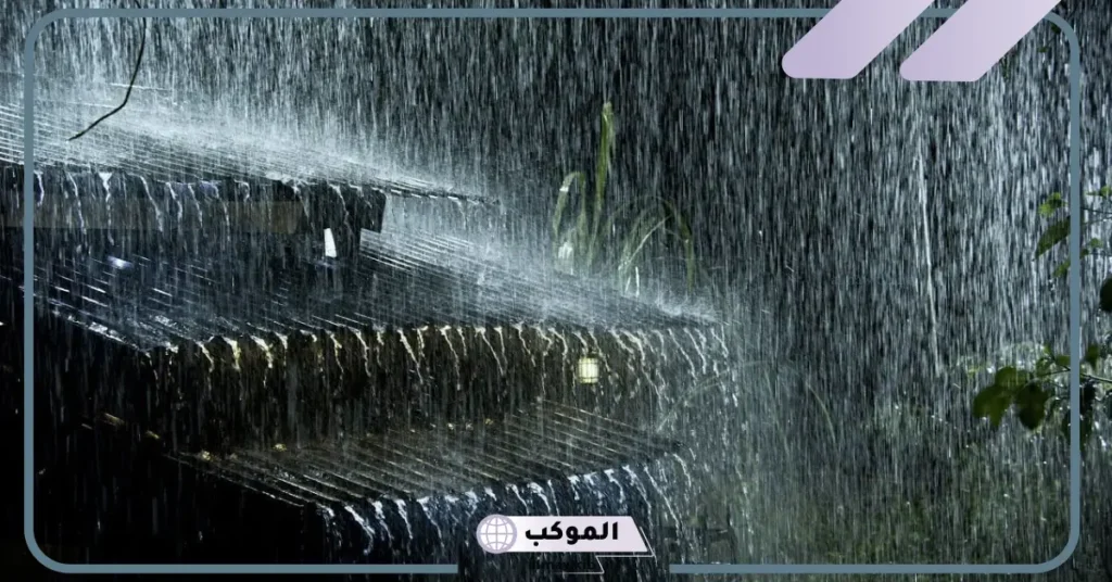 تفسير رؤية المطر في المنام للعزباء والحامل والمتزوجة لابن سيرين 6 الاختباء من المطر في المنام للعزباء