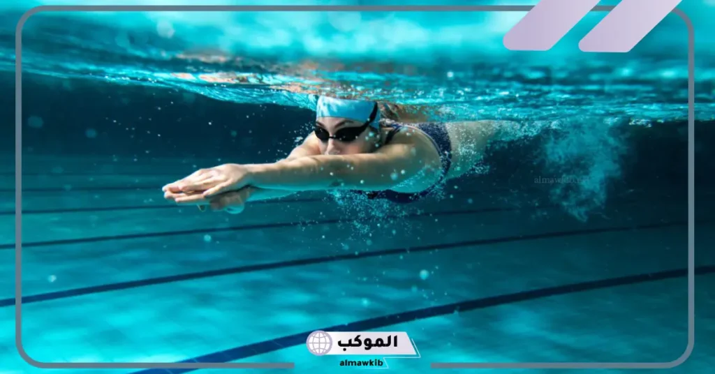 تفسير حلم السباحة في المنام في المسبح أو البحر لابن سيرين 5 السباحة في المنام للعزباء